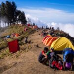 Menghabiskan Waktu di Gunung Rinjani dengan Trek Menantang