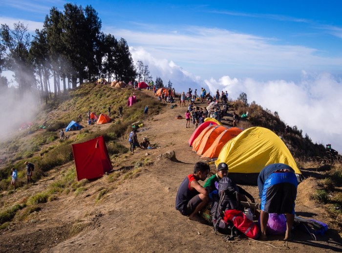 Menghabiskan Waktu di Gunung Rinjani dengan Trek Menantang