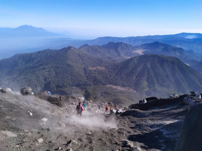 Tempat Terbaik untuk Mendaki di Puncak Gunung Semeru dengan Trek Menantang