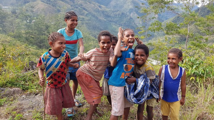 Menghabiskan Waktu di Lembah Baliem Papua yang Ramah untuk Anak-anak