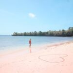 Petualangan Seru di Pantai Pink Lombok yang Lagi Viral