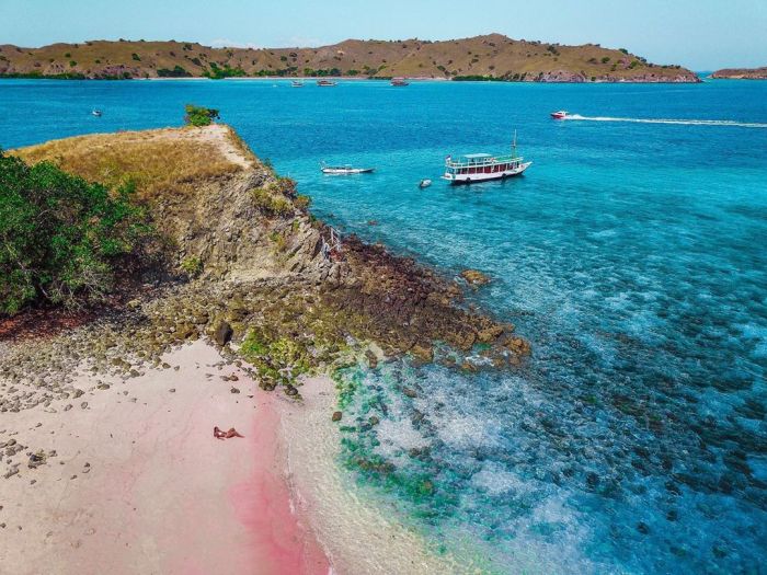 Pantai komodo lombok berhadiah labuan semakin traveling kuis pasirnya seakan nampak nya merah bercampur memesona sore putih sehingga bahkan lho