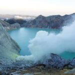 Eksplorasi Alam Terbuka di Kawah Ijen Banyuwangi dengan Panorama Indah