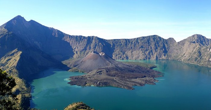 Rinjani trekking nomads worldly