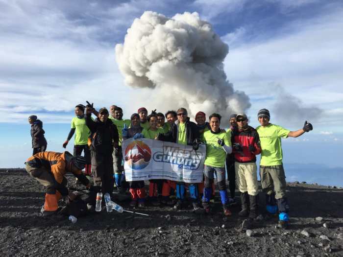 Liburan Asyik di Puncak Gunung Semeru yang Ramah untuk Anak-anak