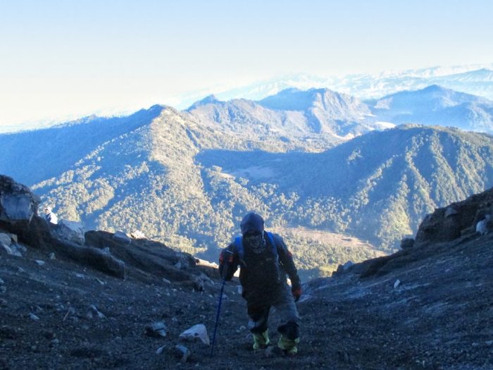 Menghabiskan Waktu di Puncak Gunung Semeru untuk Liburan Akhir Pekan