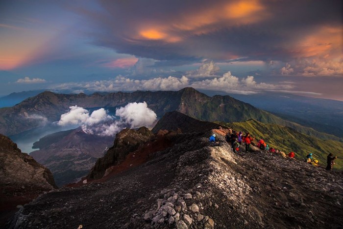 Rinjani mount lombok indonesia gunung sunrise volcano matthew train trekking earthquake tour trek holidays bali adventure highlands photograph trip volcanoes