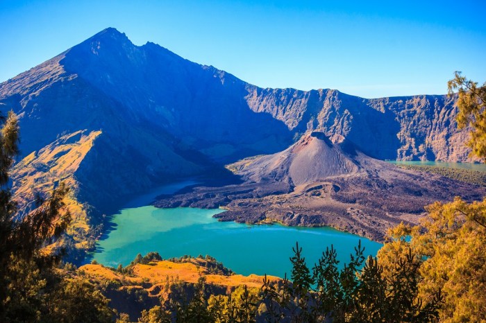 Rinjani mount lombok indonesia gunung sunrise volcano matthew train trekking earthquake tour trek holidays bali adventure highlands photograph trip volcanoes