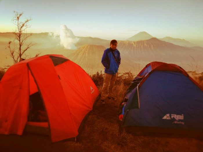 Menghabiskan Waktu di Puncak Gunung Semeru yang Cocok untuk Camping