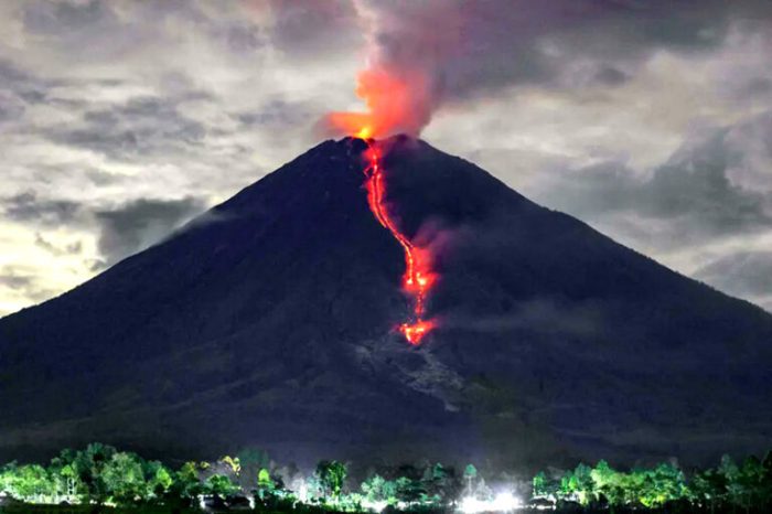 Semeru gunung paket puncak trekking mahameru