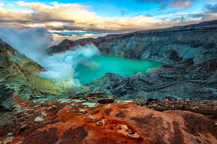 Menjelajahi Keindahan Kawah Ijen Banyuwangi untuk Healing