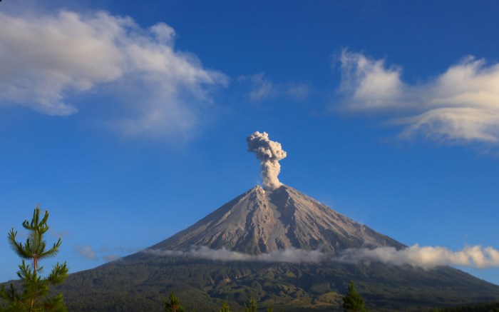 Mahameru semeru gunung keindahan puncak misteri pulau tertinggi sumeru pendaki jawa legenda tersisa dewa airport alam menyimpan menyuguhkan selain ingin