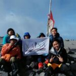 Eksplorasi Alam Terbuka di Puncak Gunung Semeru untuk Solo Traveler