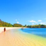 Liburan Asyik di Pantai Pink Lombok dengan Trek Menantang