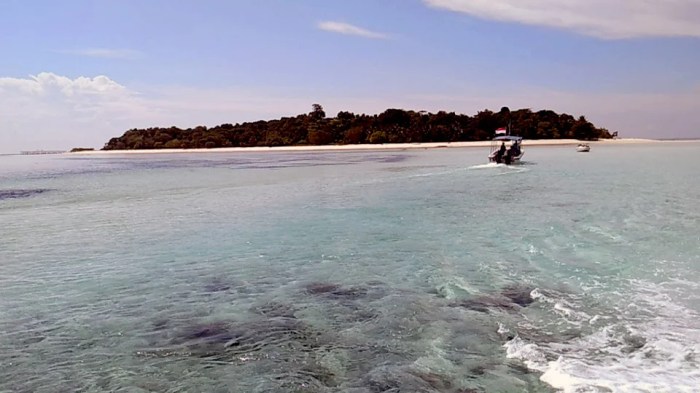 Derawan island indonesia kalimantan pulau tourism east islands beach treasure itself hidden berau borneo archipelago timur photography flickr