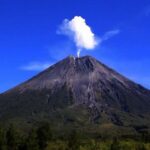 Eksplorasi Alam Terbuka di Puncak Gunung Semeru untuk Healing