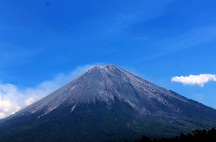 Beautiful semeru mount lake