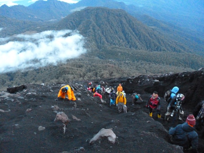 Semeru hiking mount days indonesia java east webadmin night may