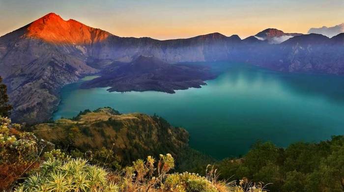 Rinjani trekking nomads worldly