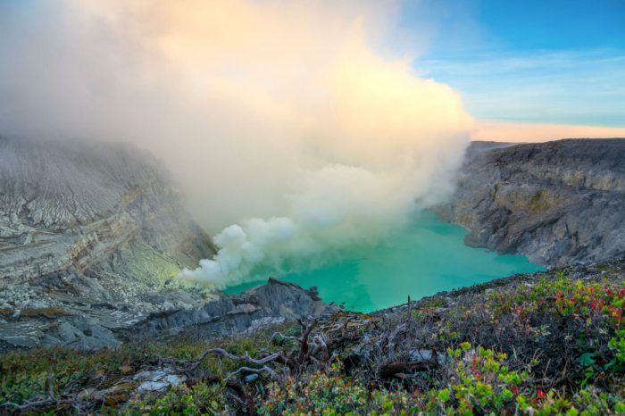 Menjelajahi Keindahan Kawah Ijen Banyuwangi yang Lagi Viral