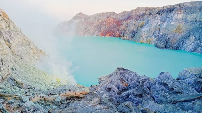 Ijen kawah kaldera crater bromo wisata incredibile awan diatas eksotis danau destinasi