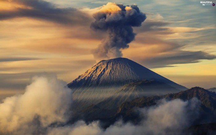 Liburan Asyik di Puncak Gunung Semeru untuk Liburan Akhir Pekan