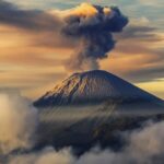 Liburan Asyik di Puncak Gunung Semeru untuk Penggemar Fotografi