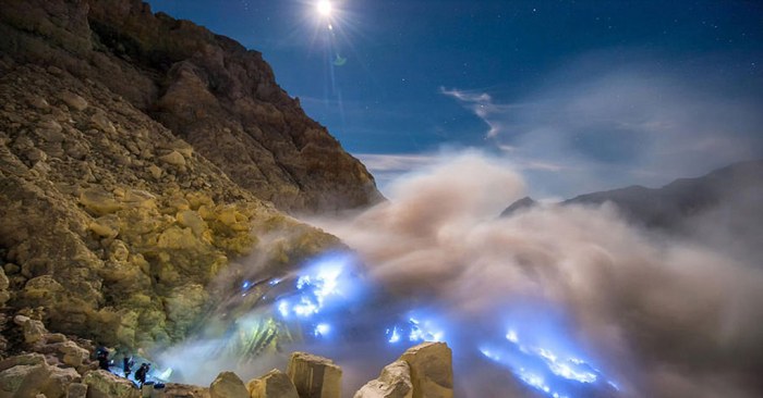 Menjelajahi Keindahan Kawah Ijen Banyuwangi yang Lagi Viral