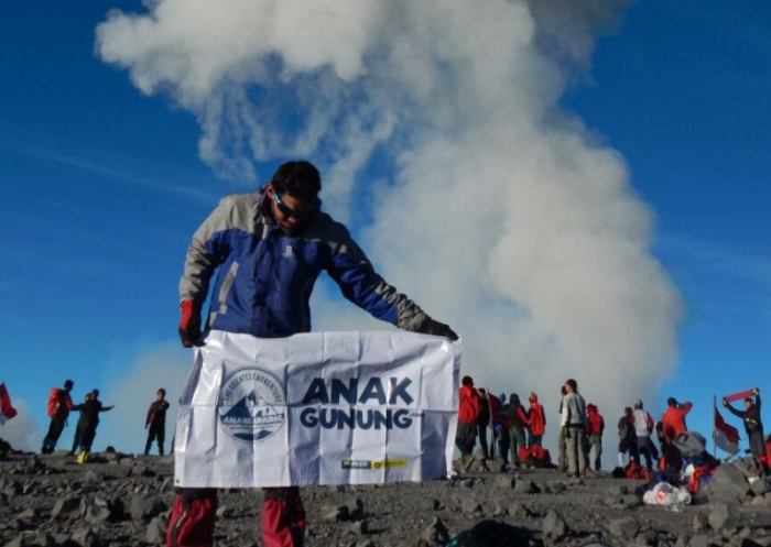 Mahameru semeru gunung keindahan puncak misteri pulau tertinggi sumeru pendaki jawa legenda tersisa dewa airport alam menyimpan menyuguhkan selain ingin