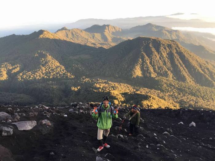 Menghabiskan Waktu di Puncak Gunung Semeru yang Cocok untuk Camping