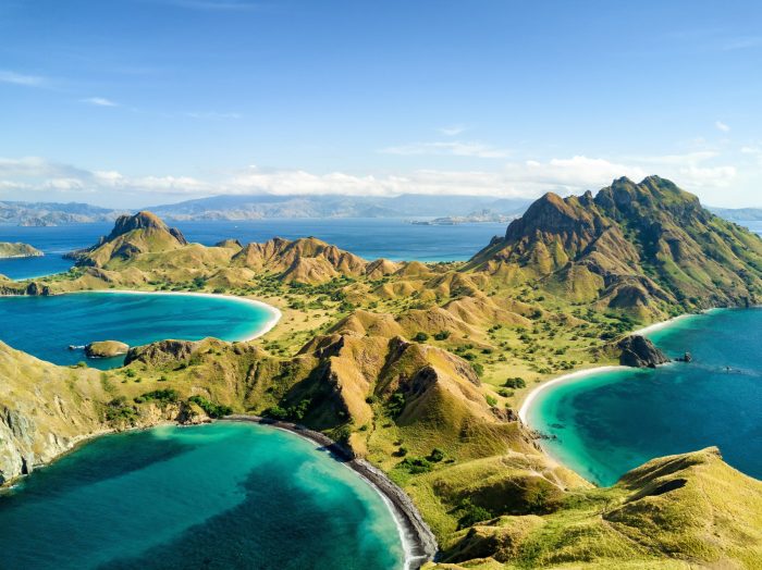 Menghabiskan Waktu di Taman Nasional Komodo dengan Panorama Indah